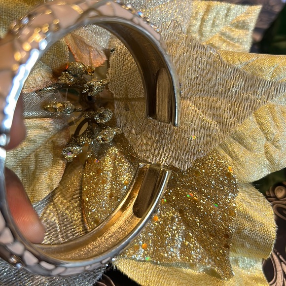 NWOT Nordstrom Sequin Bracelet Cream & Tan with Silver Rhinestones Open Clasp - Picture 4 of 4